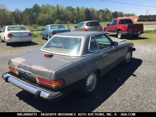 WDBBA48D6HA062978 - 1987 MERCEDES-BENZ 560 SL TAN photo 4