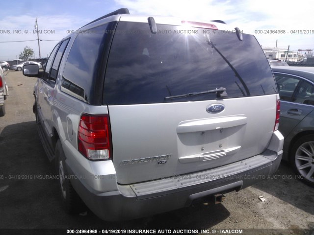 1FMPU16505LA70756 - 2005 FORD EXPEDITION XLT SILVER photo 3