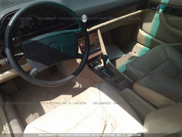 WDBCA25D5JA398902 - 1988 MERCEDES-BENZ 300 SEL BROWN photo 5