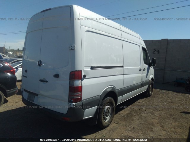 WD3PE7CC6A5448482 - 2010 MERCEDES-BENZ SPRINTER 2500 WHITE photo 4