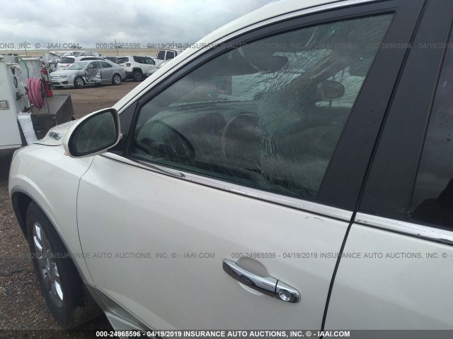 5GAKRCED1BJ336864 - 2011 BUICK ENCLAVE CXL WHITE photo 6