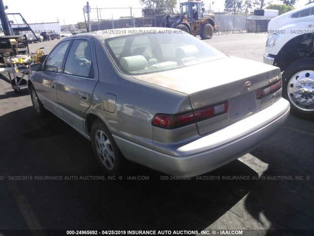 JT2BF22K3X0152293 - 1999 TOYOTA CAMRY LE/XLE GOLD photo 3