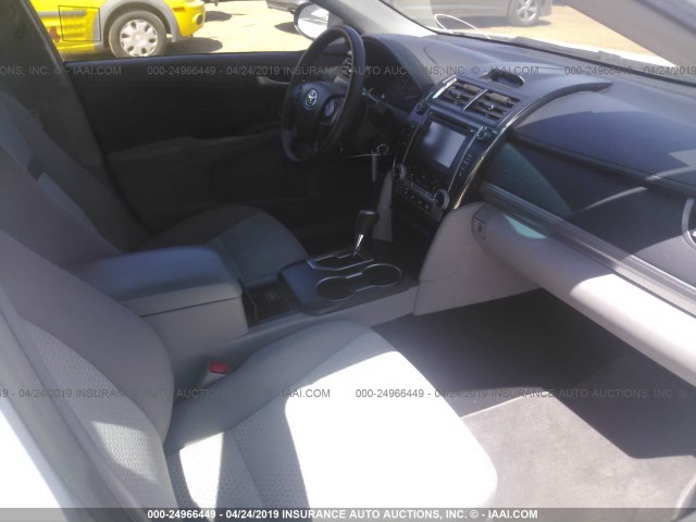 4T4BF1FK3ER400027 - 2014 TOYOTA CAMRY L/SE/LE/XLE 白色 照片 5