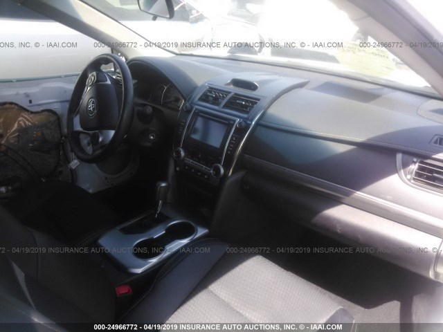 4T1BF1FK5DU282054 - 2013 TOYOTA CAMRY L/SE/LE/XLE 白色 照片 5