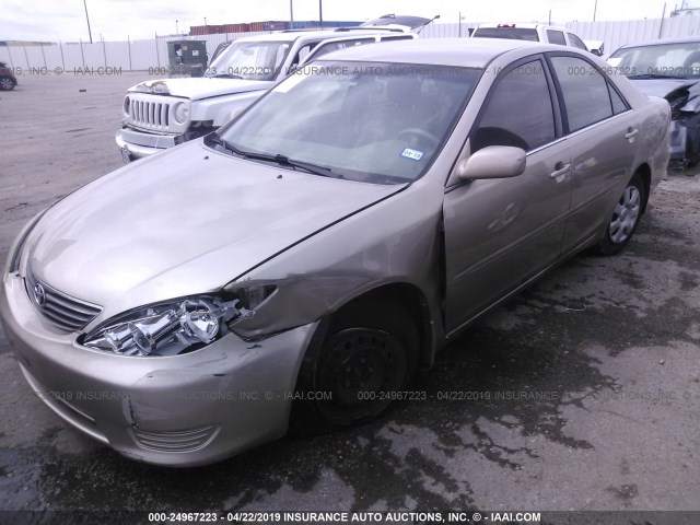 4T1BE32K35U427937 - 2005 TOYOTA CAMRY LE/XLE/SE GOLD photo 2