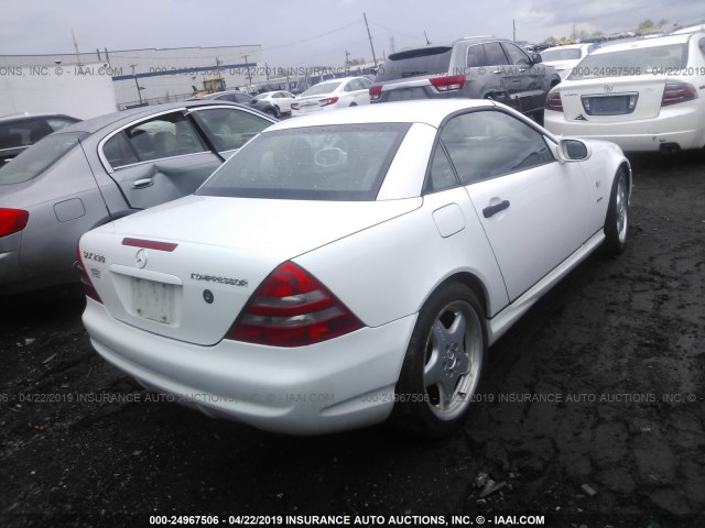 WDBKK47F8YF161403 - 2000 MERCEDES-BENZ SLK 230 KOMPRESSOR WHITE photo 4