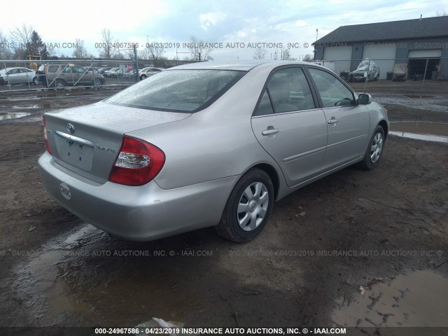 4T1BE32KX3U217431 - 2003 TOYOTA CAMRY LE/XLE/SE SILVER photo 4