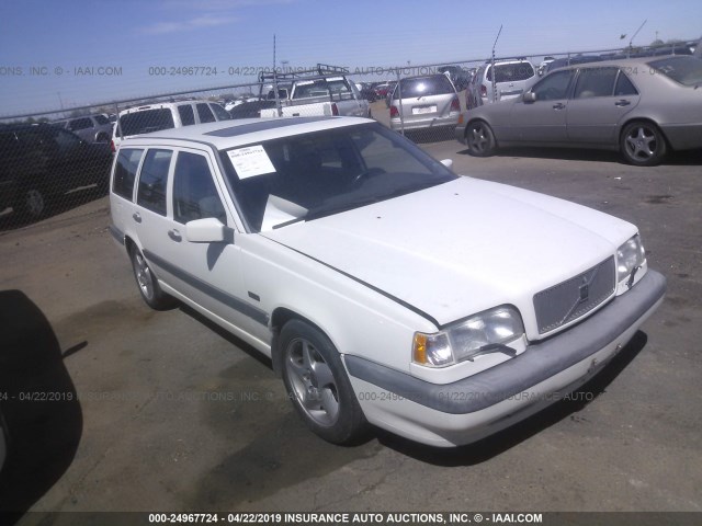 YV1LW5727T2205740 - 1996 VOLVO 850 WHITE photo 1