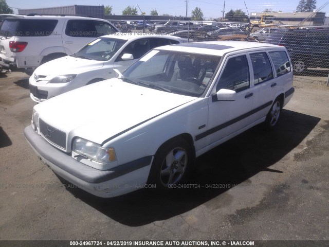 YV1LW5727T2205740 - 1996 VOLVO 850 WHITE photo 2