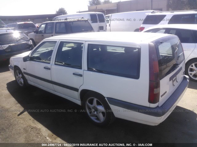 YV1LW5727T2205740 - 1996 VOLVO 850 WHITE photo 3