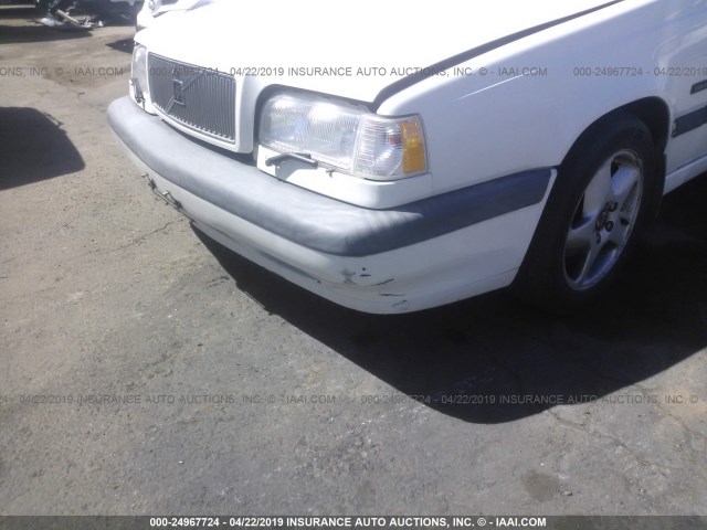 YV1LW5727T2205740 - 1996 VOLVO 850 WHITE photo 6