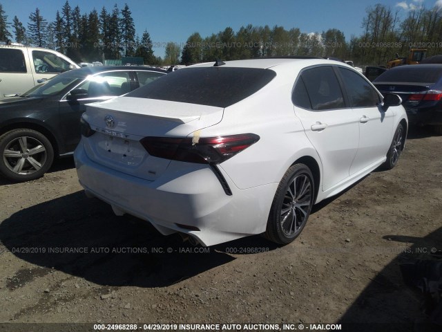 4T1B11HK9JU519409 - 2018 TOYOTA CAMRY L/LE/XLE/SE/XSE WHITE photo 4