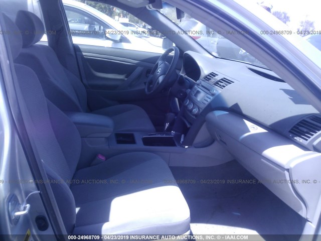 JTNBE46K373036893 - 2007 TOYOTA CAMRY NEW GENERAT CE/LE/XLE/SE SILVER photo 5