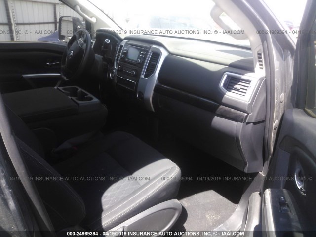 1N6BA1F18HN516520 - 2017 NISSAN TITAN XD S/SV GRAY photo 5