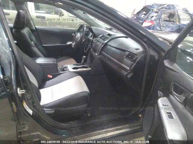 4T1BF1FK6EU818043 - 2014 TOYOTA CAMRY L/SE/LE/XLE 蓝色 照片 5