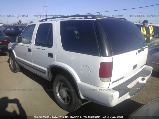 1GNDT13W412152455 - 2001 CHEVROLET BLAZER WHITE photo 3