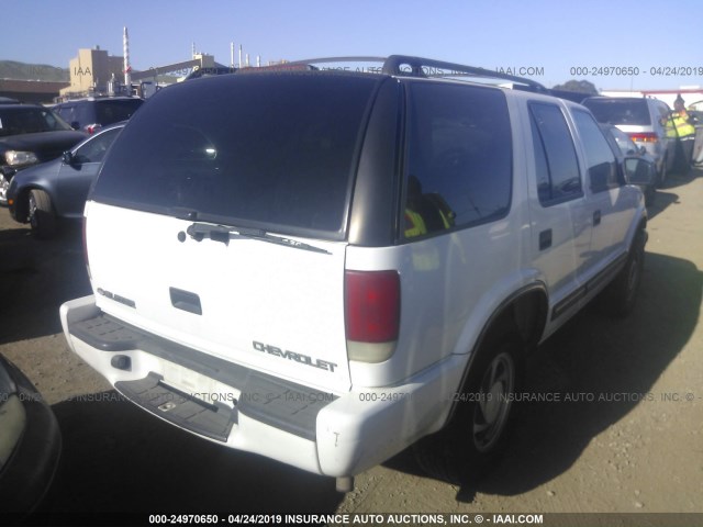 1GNDT13W412152455 - 2001 CHEVROLET BLAZER WHITE photo 4