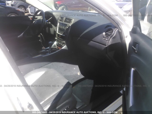 JTHBE262865009943 - 2006 LEXUS IS 350 WHITE photo 5