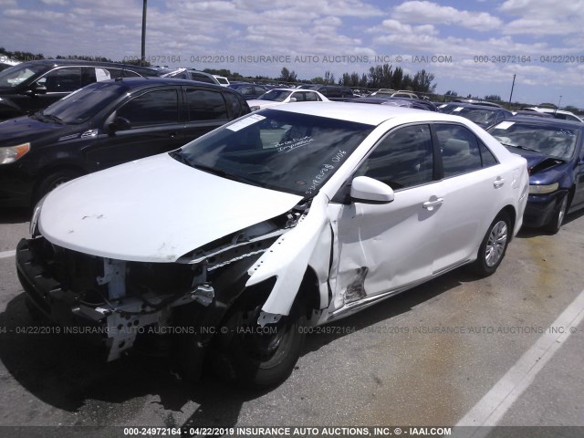 4T1BF1FK4DU270106 - 2013 TOYOTA CAMRY L/SE/LE/XLE 白色 照片 2