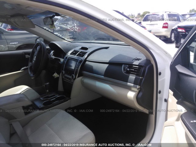 4T1BF1FK4DU270106 - 2013 TOYOTA CAMRY L/SE/LE/XLE 白色 照片 5