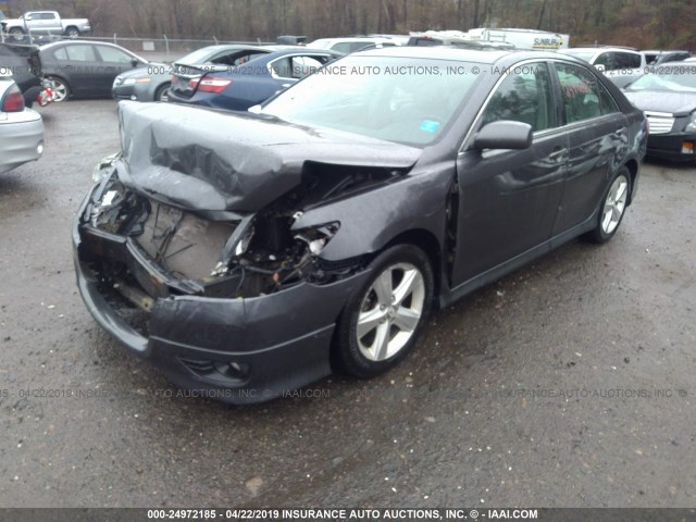 4T1BK3EK2BU117682 - 2011 TOYOTA CAMRY SE/LE/XLE GRAY photo 2