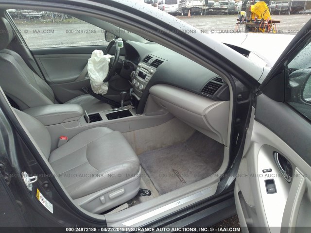 4T1BK3EK2BU117682 - 2011 TOYOTA CAMRY SE/LE/XLE GRAY photo 5