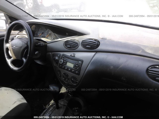 3FAHP31371R129370 - 2001 FORD FOCUS ZX3 WHITE photo 5