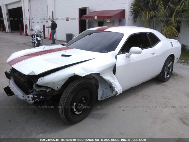 2C3CDYAGXDH737420 - 2013 DODGE CHALLENGER SXT WHITE photo 2