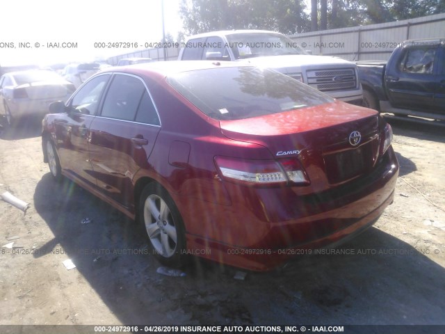 4T1BF3EK3BU190211 - 2011 TOYOTA CAMRY SE/LE/XLE RED photo 3