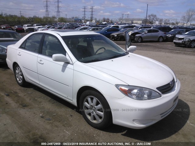 4T1BF30K92U010706 - 2002 TOYOTA CAMRY LE/XLE/SE WHITE photo 1