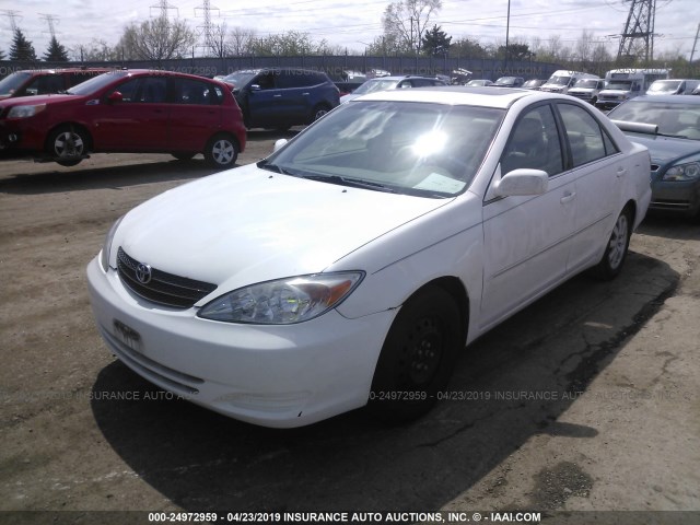 4T1BF30K92U010706 - 2002 TOYOTA CAMRY LE/XLE/SE WHITE photo 2