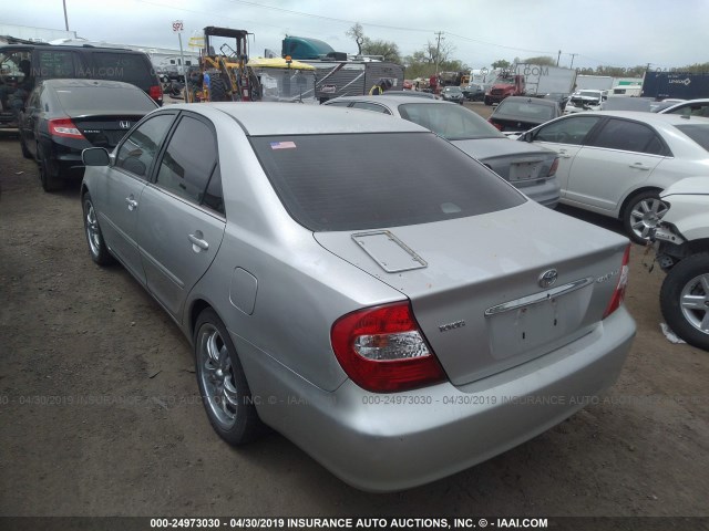 4T1BE32K83U179424 - 2003 TOYOTA CAMRY LE/XLE/SE SILVER photo 3