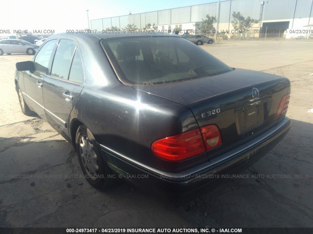 WDBJF65F0WA667283 - 1998 MERCEDES-BENZ E 320 BLUE photo 3