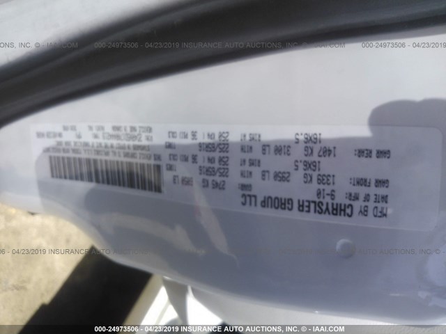 2D4RN5D17AR444219 - 2010 DODGE GRAND CARAVAN SXT WHITE photo 9