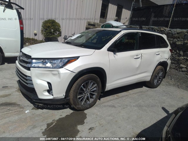 5TDJZRFH8JS889236 - 2018 TOYOTA HIGHLANDER SE/XLE WHITE photo 2