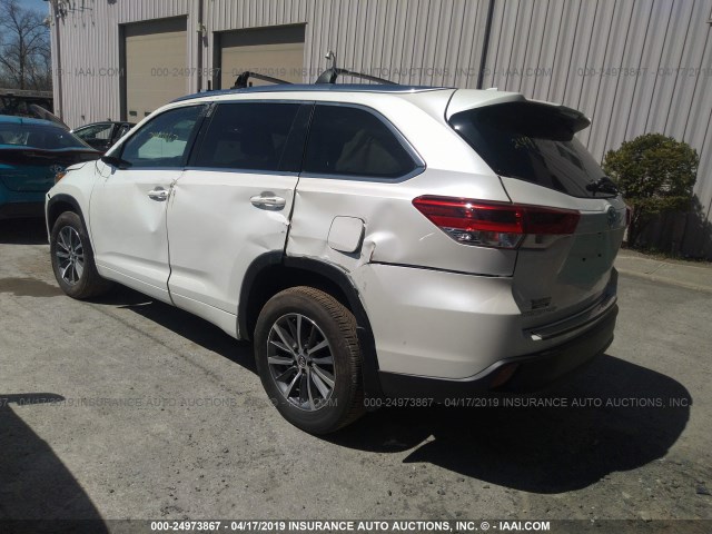 5TDJZRFH8JS889236 - 2018 TOYOTA HIGHLANDER SE/XLE WHITE photo 3