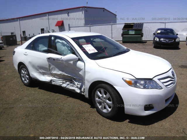 4T1BF3EK3BU685430 - 2011 TOYOTA CAMRY SE/LE/XLE WHITE photo 1