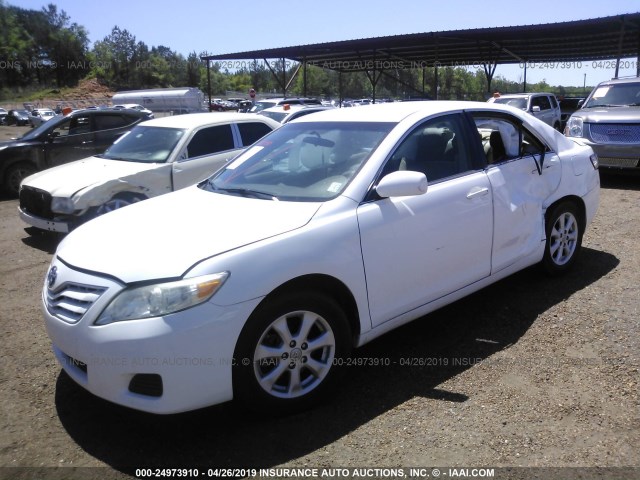 4T1BF3EK3BU685430 - 2011 TOYOTA CAMRY SE/LE/XLE WHITE photo 2