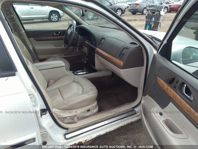 1LNHM97V8YY885733 - 2000 LINCOLN CONTINENTAL  Biały zdjęcie 5