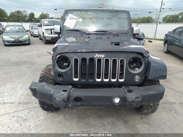 1C4BJWEGXHL620573 - 2017 JEEP WRANGLER UNLIMITE SAHARA GRAY photo 6