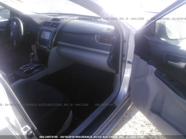 4T1BF1FK7DU233051 - 2013 TOYOTA CAMRY L/SE/LE/XLE 银色 照片 5