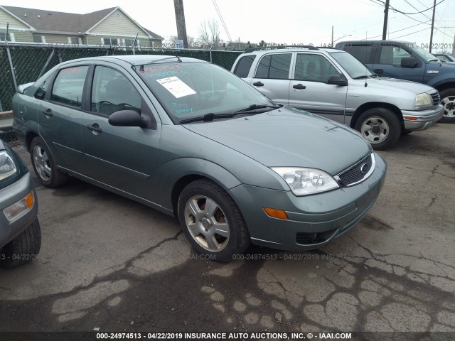 1FAFP34N75W125343 - 2005 FORD FOCUS ZX4 GRAY photo 1