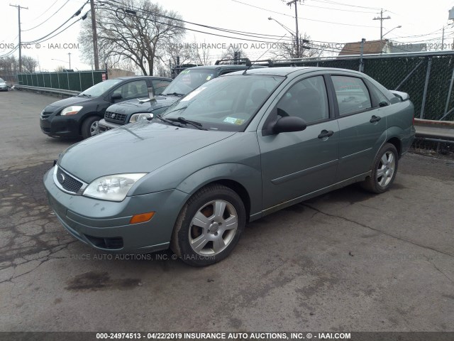 1FAFP34N75W125343 - 2005 FORD FOCUS ZX4 GRAY photo 2