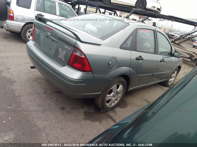 1FAFP34N75W125343 - 2005 FORD FOCUS ZX4 GRAY photo 4