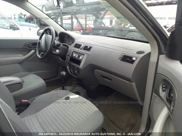 1FAFP34N75W125343 - 2005 FORD FOCUS ZX4 GRAY photo 5