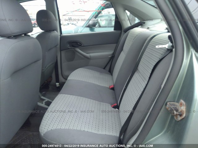 1FAFP34N75W125343 - 2005 FORD FOCUS ZX4 GRAY photo 8