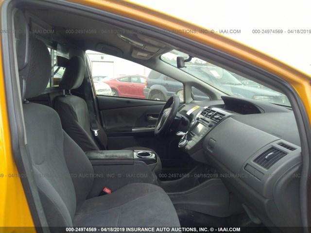 JTDZN3EU3E3303592 - 2014 TOYOTA PRIUS V YELLOW photo 5