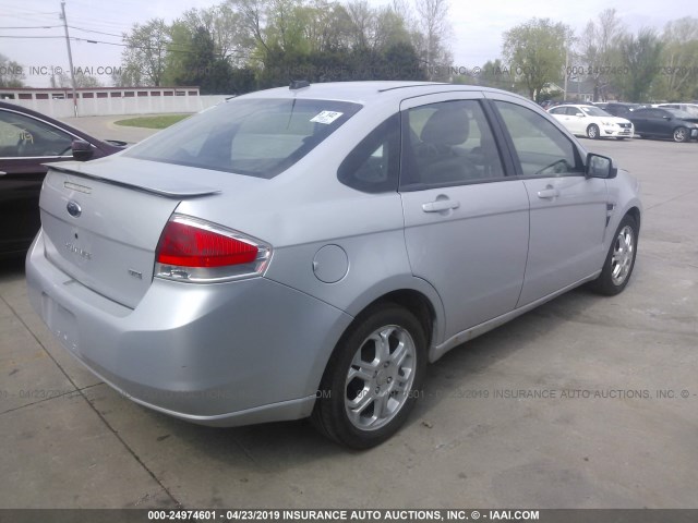 1FAHP35N08W180776 - 2008 FORD FOCUS SE/SEL/SES SILVER photo 4