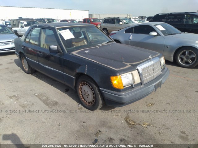 WDBEA30D6LB116060 - 1990 MERCEDES-BENZ 300 E Navy photo 1