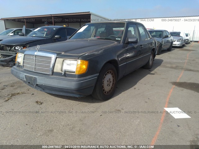 WDBEA30D6LB116060 - 1990 MERCEDES-BENZ 300 E Navy photo 2